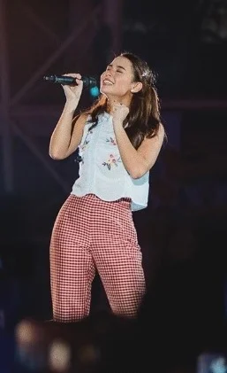 Yassi Pressman at her concert