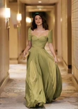 Yassi Pressman height -weight