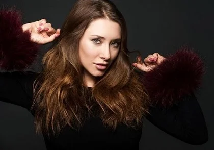 Alexandra Vino biography