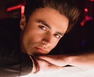 Itzan Escamilla Spanish actor is best known for his role in the Netflix show Élite as Samuel García Domínguez