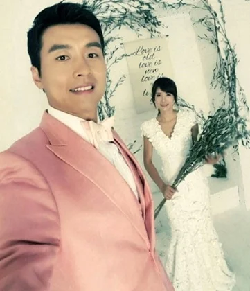 Lee Dong Gook with his wife, Lee Soo Jin