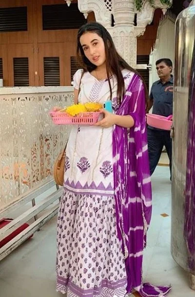 Aditi Budhathoki visited at Sidhivinayalk Temple
