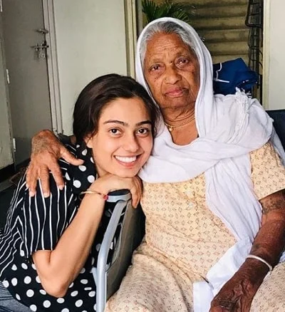 Dinky Kapoor embracing her Grandmother