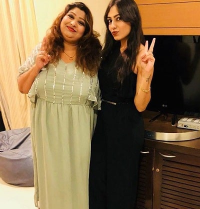 Dinky Kapoor posing for a picture along with her mother Rekha Kapoor