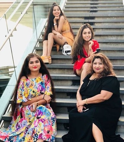 Dinky Kapoor's siblings Mona Kapoor and Dimple Kapoor