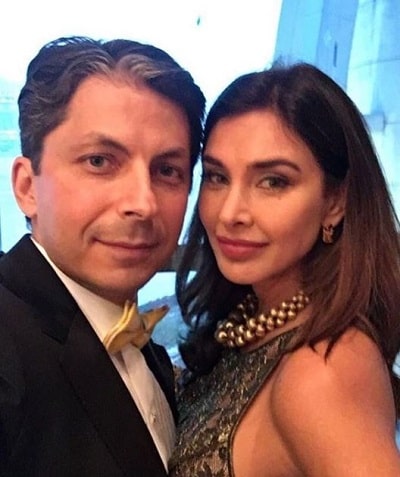 Jason Dehni and his spouse Lisa Ray