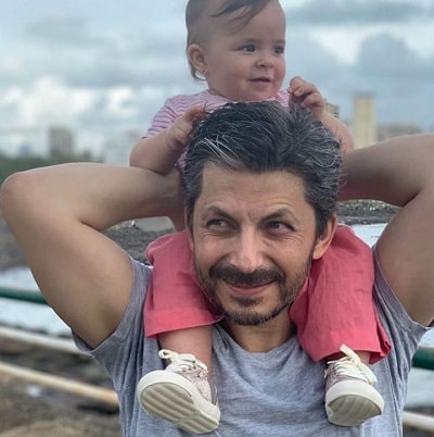 Jason Dehni having fun time along with his daughter Sufi Ray Dehni