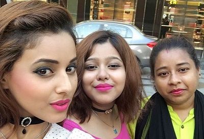 Pamela Mandal posing with her sister Rumela Mondol