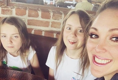 Timothy Shea's wiife Amanda Shea and their twin girls
