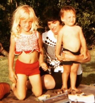 Cheryl Hunter alongwith her grandmother and cousin during Hawaii holidays