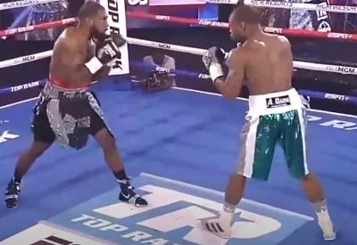 DeAndre Ware inside the ring fighting against Steve Nelson