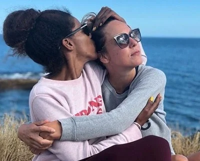 Jasmina Kuhnke posted a picture with her bestie Caroke Belin on Instagram