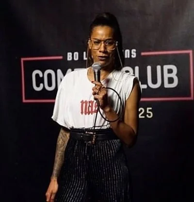Jasmina Kuhnke while performing her gig at a comedy club