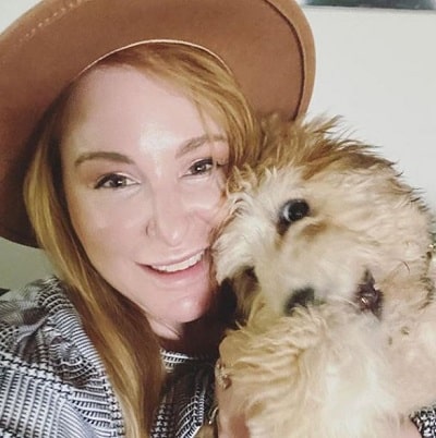 Jenna Karvunidis has a pet dog