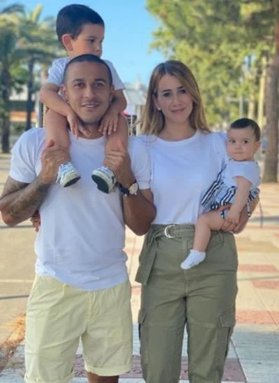 Júlia Vigas pictured with her spouse Thiago Alcântara and their kids Gabriel Alcântara & Seina Alcântara