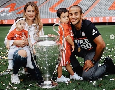Júlia Vigas shares two sons named Gabriel Alcântara & Seina Alcântara with her husband Thiago Alcântara