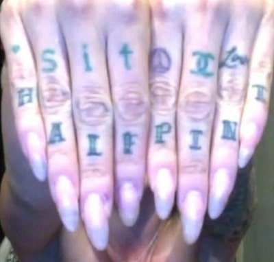 Olivia Black has tattoo on her fingers