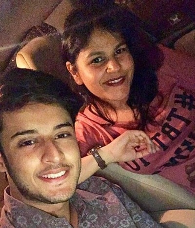 Shagun Pandey along with his sister Vasundhara Pandey
