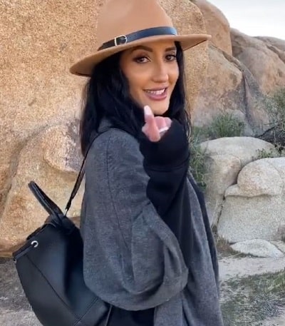 Chloe Amour is a travel bug and loves to explore new places