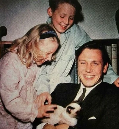 Jane Elizabeth Ebsworth Oriel Children with thier father