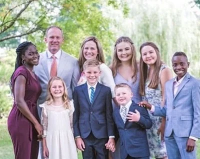 Jesse Barrett pictured with his whole family