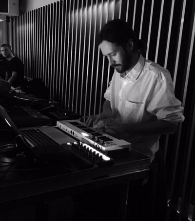 Jonny Nash playing at the Amateurs