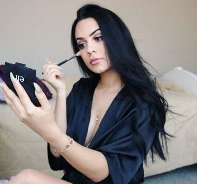 Leslie Quezada is a YouTuber who is known for her makeup videos