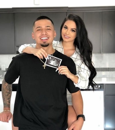 Leslie Quezada with tge first picture oh her Sonography
