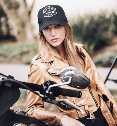 Lorynn York loves to keep herself trendy and fashionable