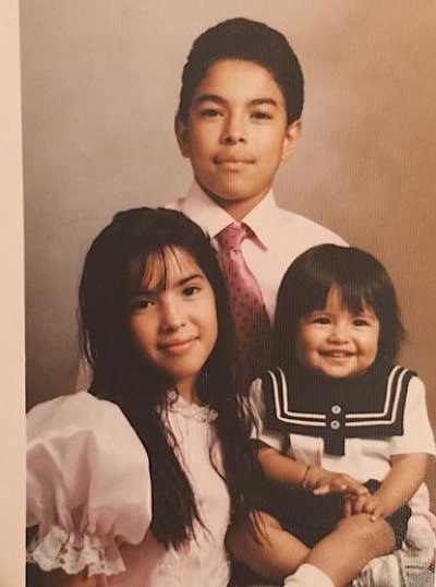 Yris Palmer along with her brother Dan Palmer