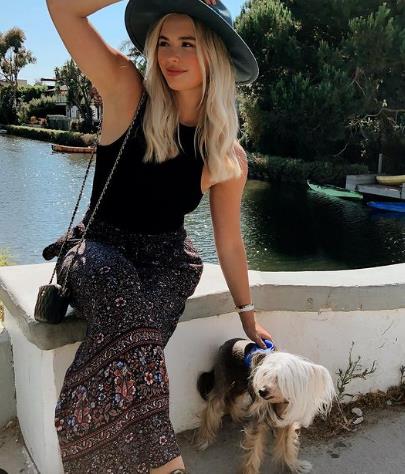 Victoria Baldesarra with her lovable pet cat in California