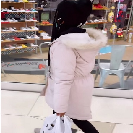 Semej Lesley loves to do shopping