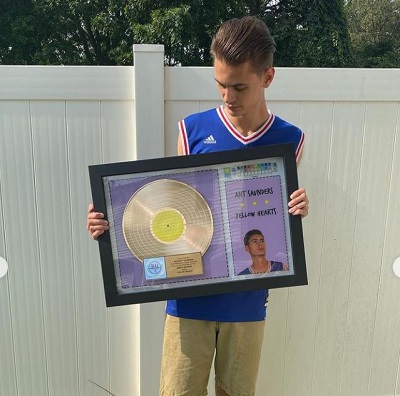 Ant Saunders got Riaa award