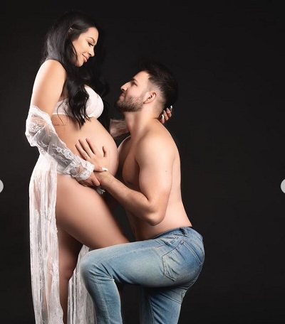 Blanca Garcia maternity photoshoot