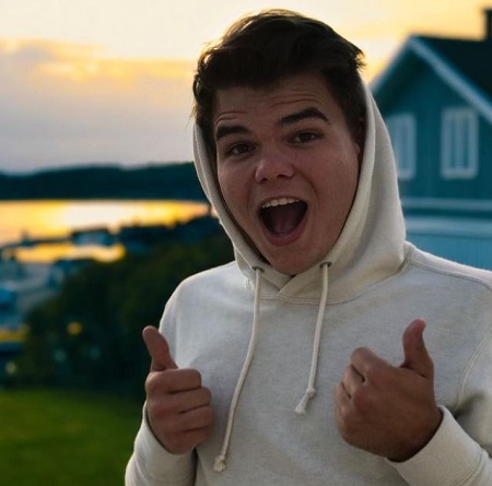 Jelle Van Vucht is a Dutch YouTuber with over 21 million subscribers as of February 2021