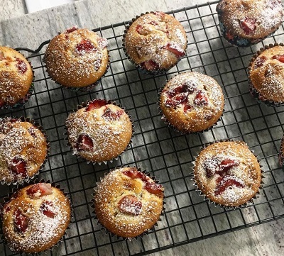 Jenna Rosenow likes muffins