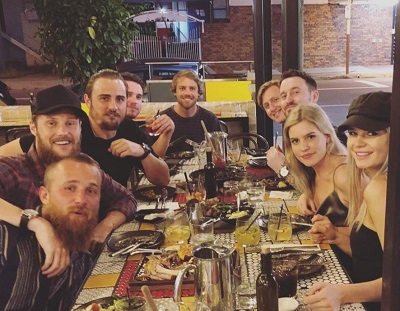 Jenna Rosenow with her friends
