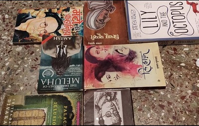 Khushboo Atre loves to read books