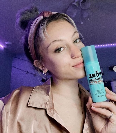 Riley Hubatka promoting products