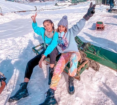 Somya Daundkar went on trip to Gulmarg with her friends