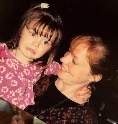 Allana Davison childhood picture with her mother Julie Davison