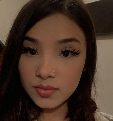 Lina Goldi has two nose piercings