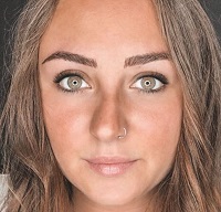 Rocio Flores piercing