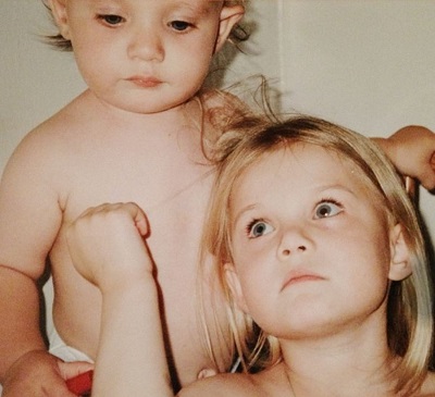 Sasha Frolova old picture with her sister Claudia Frolova