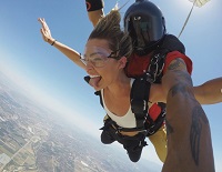 Vale Genta likes Sky diving