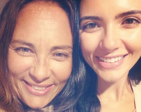 Arienne Mandi is close to her mother