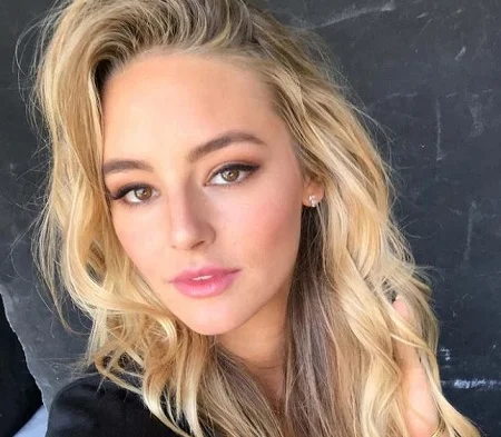 Hassie Harrison Wiki | Height, Age, Boyfriend, Family, Biography & More