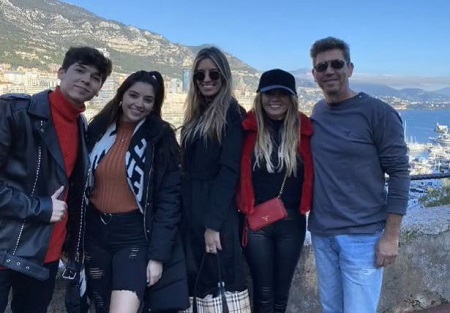 Mario Selman pictured with his whole family
