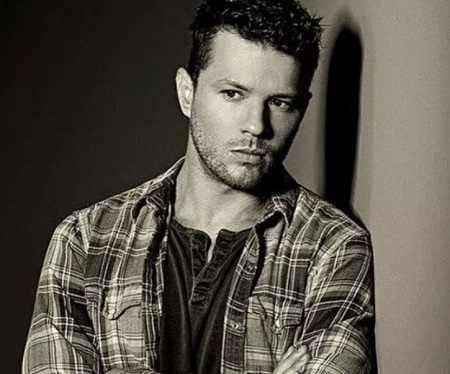 Paulina Slagter and Ryan Phillippe (American actor) ended their engagement in March 2017