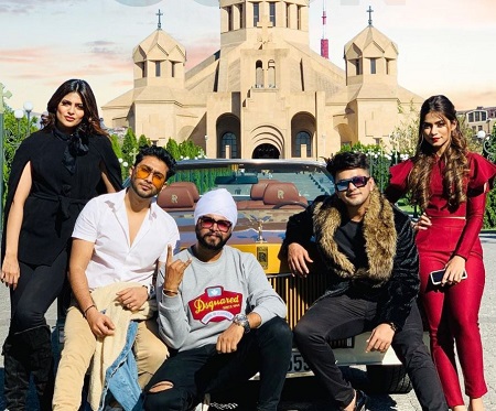Aliya Hamidi collaborated with Awez Darbar, Nagma Mirajkar, Zaid Darbar, Anam Darbar